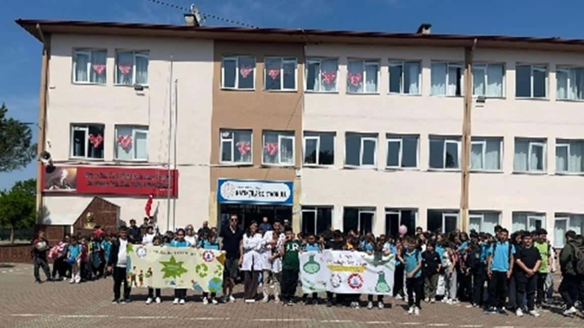 B.E.Ü ÖĞRENCİLERİ, ÖĞRENCİLERİMİZE BİYOPLASTİK HAKKINDA BİLGİLER VERDİ